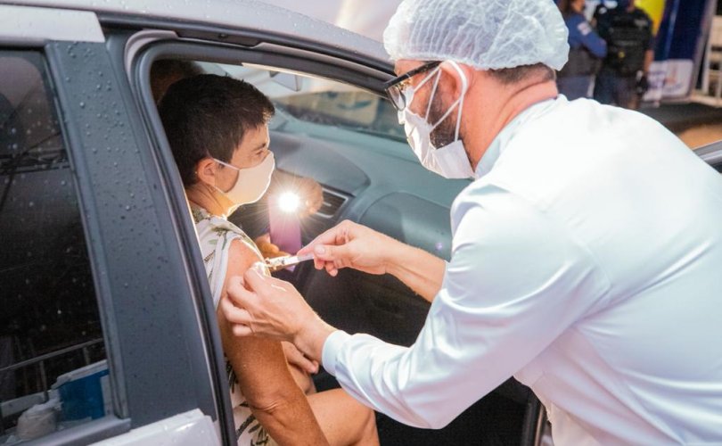 O Corujão da Vacina também volta nos drive-thrus da Justica Federal e de Jaraguá e nos shoppings Maceió e Pátio