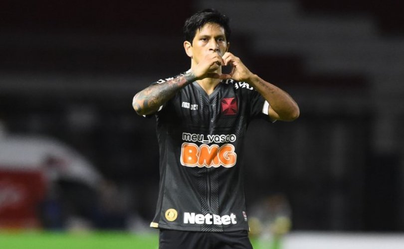 Cano fez dois gols e foi o destaque do jogo 
