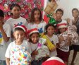 Crianças do Serviço de Convivência recebem presentes do Papai Noel dos Correios