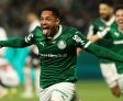 Palmeiras vence o São Paulo com gol nos acréscimos e segue líder do Brasileirão 