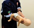 Médica orienta sobre como agir em casos de engasgo de bebês