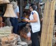 Ação contra a dengue em mercados públicos de Maceió orienta comerciantes e consumidores