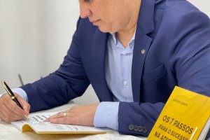 Advogado alagoano Cláudio Canuto lança “Os 7 Passos para o Sucesso na Advocacia: Uma História de Milhões”