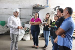 Colaboradores do Senac Alagoas realizam visita à empresa de reciclagem de eletrônicos