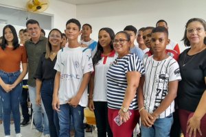 Estudantes de escolas da Prefeitura de Penedo aprendem cursos do Senai na sala de aula