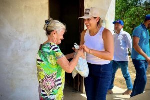 Semana Santa: prefeita Marcela Gomes faz entrega de peixe para famílias de Novo Lino