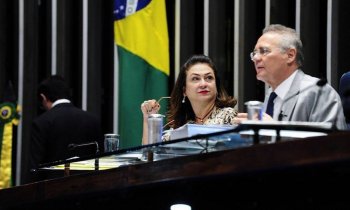 Senadora Kátia Abreu com Renan, então presidente do Senado. (Foto: Agência Senado)