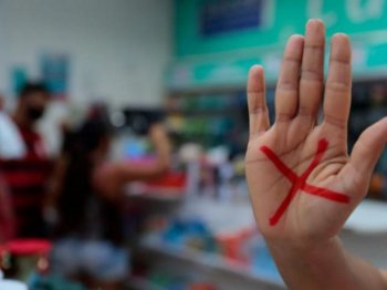 Se a mulher mostrar a marca na mão deverá ser socorrida (Foto: Divulgação/Câmara Municipal de Bauru-SP)