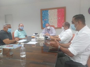 Reunião na Ufal contou com as presenças do pró-reitor Arnóbio Cavalcanti, do médico Théo Fortes e do secretário de Governo do Pilar, Paulo Santos