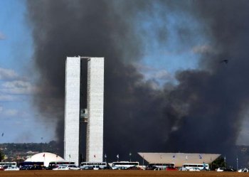 Em Brasília há fumaça para todo lado