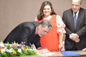 Henrique Lopes assinou o termo de posse para o triênio 2022-2025 (Foto: Assessoria)
