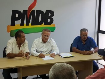 Renan recebe pauta de reivindicações de pequenos agricultores alagoanos em reunião na sede do PMDB