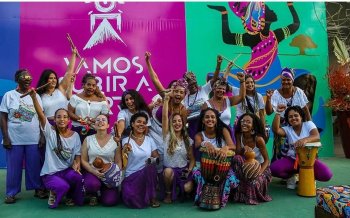 Em comemoração ao aniversário do primeiro maracatu feminino de Alagoas, evento gratuito terá 8 atrações culturais das 14h às 20h, como a Orquestra de Tambores e a Escola de Samba Girassol