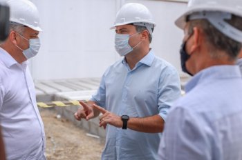 Secretário Alfredo Gaspar e o governador Renan Filho em inspeção ao CISP em construção de Rio Largo