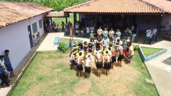 Aulas de prevenção à violência serão ministradas em escola indígenas por duas policiais militares da comunidade local. Rodrigo Lins / Proerd