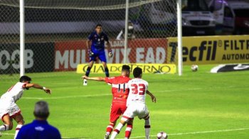 Vitória deixa o Galo a 5 pontos do G4  (Foto: Ailton Cruz/Gazeta de Alagoas)