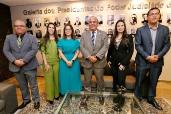 Oficias de Justiça recém empossados com Presidente do TJAL. | Adeildo Lobo