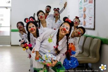 Projeto visa levar alegria para crianças internadas em cinco unidades de saúde de Maceió (Foto: Arquivo pessoa / Gabriela Pessôa)