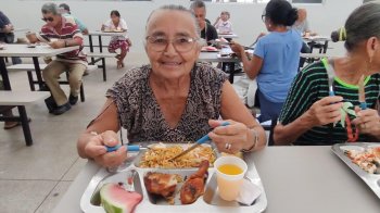 Dona Lourdes Silva, 72 anos, sempre que vem ao Centro, almoça no Restaurante Popular. | Ascom Semdes