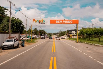 Recuperação da AL-110 e as novas pavimentações em Campo Redondo, em Penedo, vão o trânsito e o escoamento da produção na região. Edvan Ferreira / Agência Alagoas