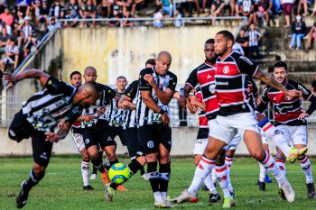 Time alvinegro não deu chances ao tricolor pernambucano no Fumeirão. Foto: Aiton Cruz/Gazeta de Alagoas