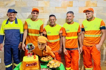 Garis de Maceió participam do aniversário do pequeno César, de 6 anos. |Crystália Tavares/Ascom Alurb