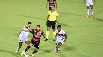 No Barradão, time baiano garantiu permanência na Série B. (Foto: Cleber Sandes/Framephoto/Estadão Conteúdo)