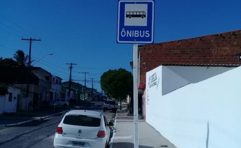 Novas placas foram implantadas no Jardim Petrópolis para indicar as paradas de ônibus. Foto: Ascom SMTT