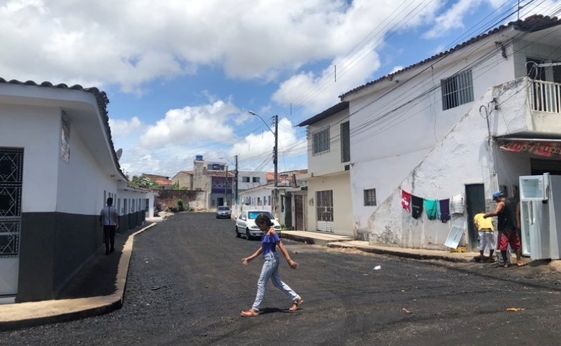 Rua Tabelião Euricles Protásio começou a ser pavimentada